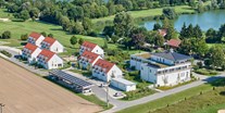 Golfurlaub - PLZ 94379 (Deutschland) - Anlage von oben - Bachhof Resort Straubing - Hotel und Apartments