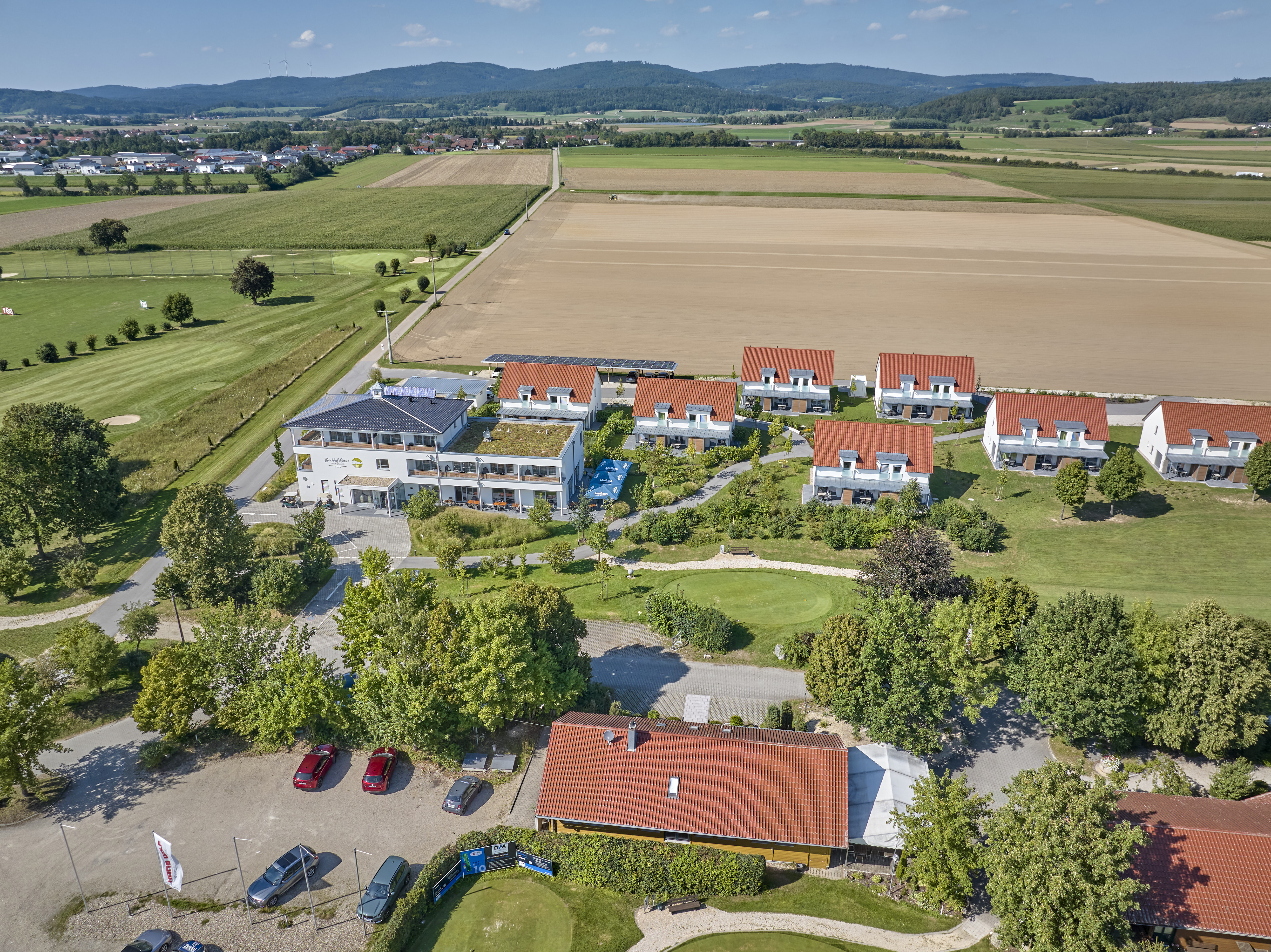 Golfhotel: mit Blick auf den Bayerischen Wald - Bachhof Resort Straubing - Hotel und Apartments