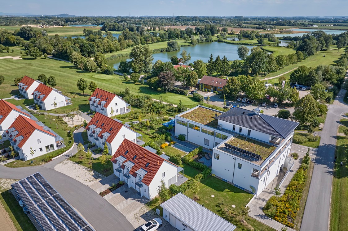 Golfhotel: Blick auf Abschlag 3 bis 9 - Bachhof Resort Straubing - Hotel und Apartments