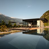 Golfhotel - Badehaus mit Skypool - Design Hotel Tyrol