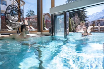 Golfhotel: Mirabell Dolomites Hotel-Olang-Suedtirol-hallenbad-outdoor pool - MIRABELL DOLOMITES HOTEL . LUXURY . AYURVEDA & SPA 