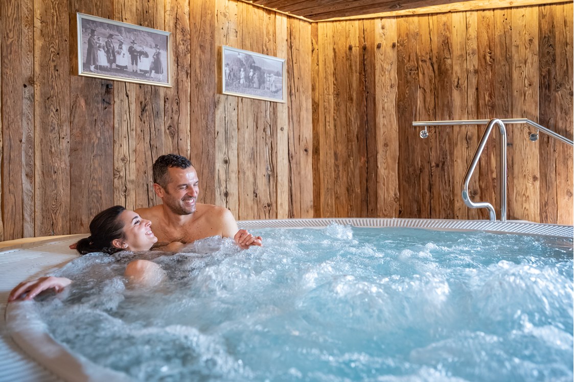 Golfhotel: Mirabell Dolomites Hotel-Olang-Suedtirol-whirlpool - MIRABELL DOLOMITES HOTEL . LUXURY . AYURVEDA & SPA 