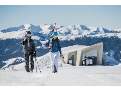 Golfurlaub - Bad und WC getrennt - Mirabell Dolomites Hotel-Olang-Suedtirol-Winrter-kronplatz-skifahren - MIRABELL DOLOMITES HOTEL . LUXURY . AYURVEDA & SPA