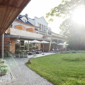 Golfhotel: Gesundheitshotel Klosterberg Garten mit Terrasse - Gesundheitshotel Klosterberg  