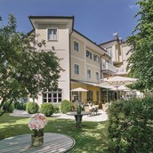 Golfhotel - Hotel Eichingerbauer****s Außenansticht, Hofterrasse, Garten - Hotel Eichingerbauer****s