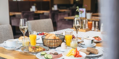 Golfurlaub - Fahrstuhl - Start your day right: mit einem ausgedehnten Frühstück! - Ritzenhof – Hotel und Spa am See