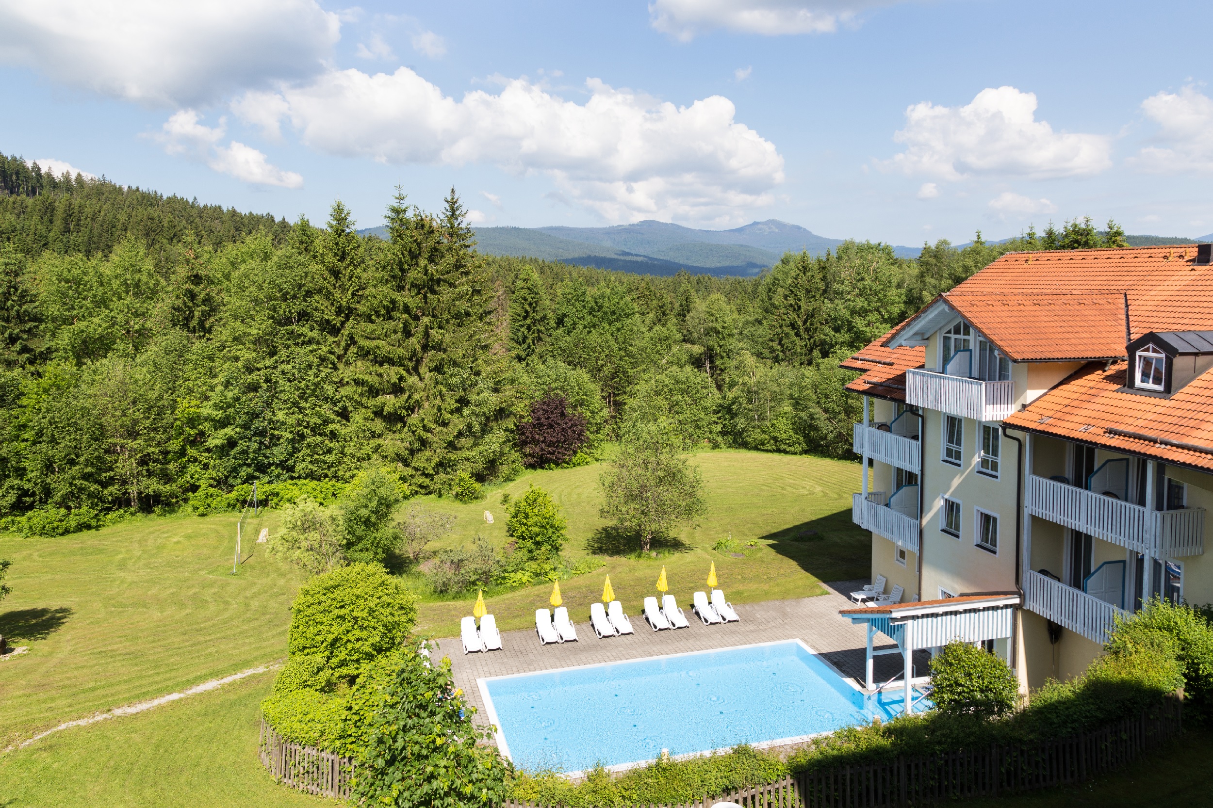 Golfurlaub - PLZ 94518 (Deutschland) - Außenpool - Hotel Ahornhof