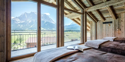 Golfurlaub - Sauna - Ruheraum mit Ausblick - Hotel Post Lermoos