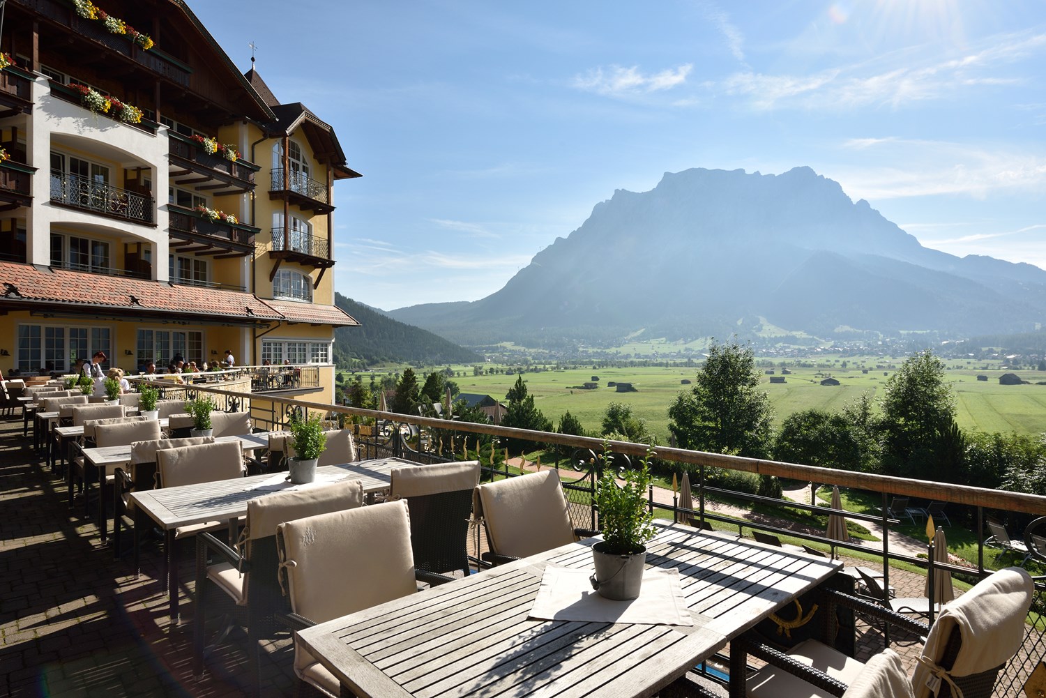 Golfhotel: Sonnenterrasse - Hotel Post Lermoos