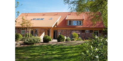 Golfurlaub - PLZ 28357 (Deutschland) - Der Nordenholzer Hof besteht seit nunmehr zwei Jahren aus insgesamt vier Gebäuden mit einem Gasthof als Restaurant, der Weinscheune und dem Bauerhaus als Eventlocation und dem Hofhotel.  - Nordenholzer Hofhotel