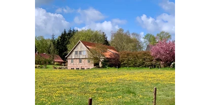 Golfurlaub - PLZ 28357 (Deutschland) - Das Ensemble, eingebettet in einer idyllischen Außenanlagen, umsäumt von altem Baumbestand und der Landschaft der Wilden Geest, ist ein besonderer Ort.  - Nordenholzer Hofhotel