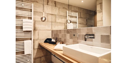 Golfurlaub - PLZ 28357 (Deutschland) - Das modern und hochwertig gestaltete Bad lädt zum Entspannen unter einer großzügigen Regendusche ein.
 - Nordenholzer Hofhotel