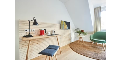 Golfurlaub - PLZ 28357 (Deutschland) - Komfortzimmer: Selbstverständlich stehen Wasserkocher, Kaffee-Bereiter, Flachbild-TV und Fön zur Verfügung - Nordenholzer Hofhotel