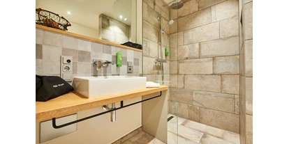 Golfurlaub - PLZ 28357 (Deutschland) - Die Komfortzimmer verfügen über helle, moderne und großzügige Badezimmer mit Fön und Regendusche. - Nordenholzer Hofhotel