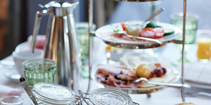 Golfurlaub - PLZ 28357 (Deutschland) - Ob Spiegelei, Obstsalat oder leckere Brötchen, süß oder herzhaft - hier findet Ihr ein Frühstück für den gelungenen Start in den Tag!
Ausschalfen, an den Tisch setzen und die Atmosphäre genießen. - Nordenholzer Hofhotel