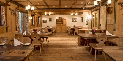 Golfurlaub - Sauna - Rasmushof Wirtsstube. Im Rasmushof Restaurant genießen Sie Köstlichkeiten der Österreichischen Küche - nur die hochwertigsten Produkte von heimischen Lieferanten werden verwendet. - Rasmushof Hotel Kitzbühel
