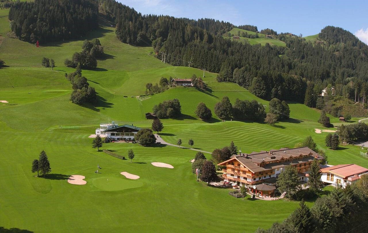 AlpenParks Hotel & Apartment Taxacher Kirchberg in Tirol Golfeinrichtungen im Detail Golfplatz Rasmushof