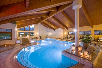 Golfhotel: Indoorpool 29 °C - Hotel Karlwirt - Alpine Wellness am Achensee