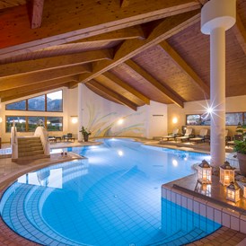 Golfhotel: Indoorpool 29 °C - Hotel Karlwirt - Alpine Wellness am Achensee