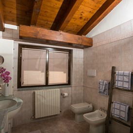 Golfhotel: Bad/WC mit Dusche 1. Stock - Golfvilla BELVEDERE LAGO MAGGIORE ITALIEN