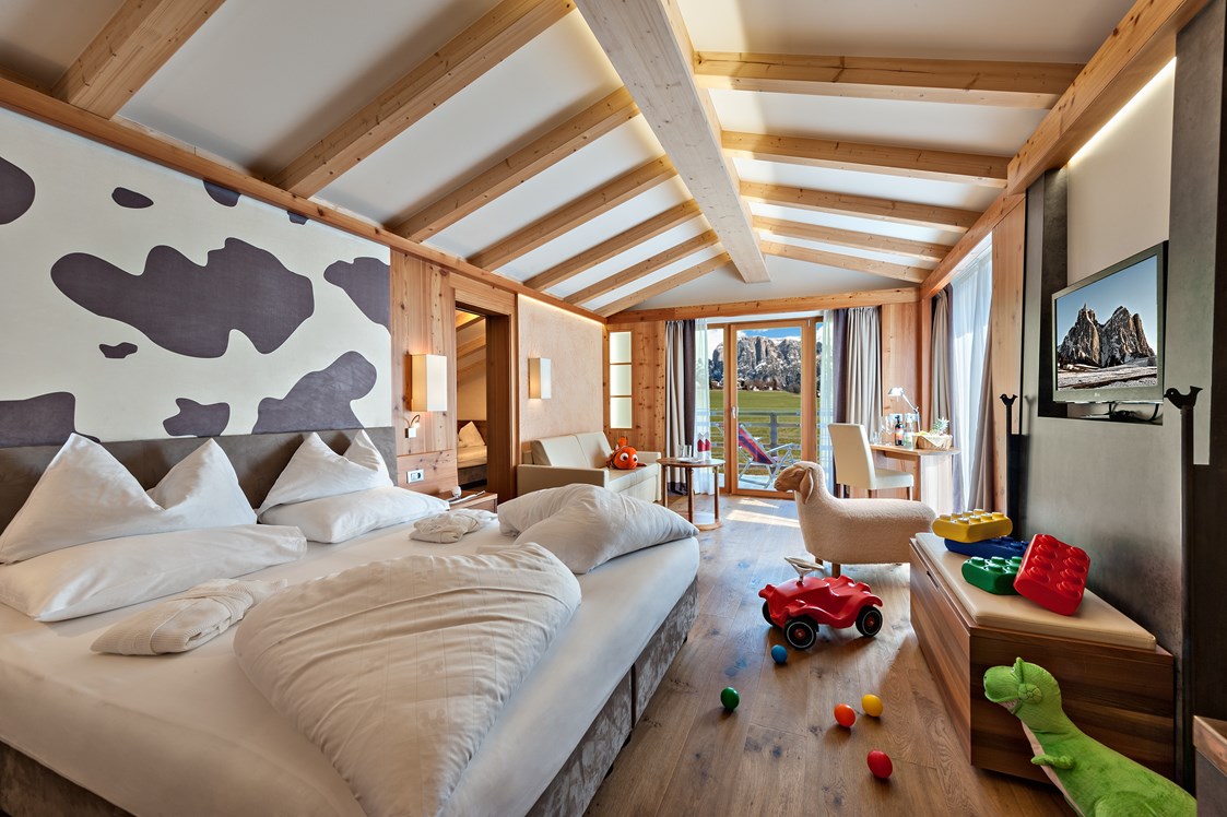 Golfhotel: Suite "Dolasilla" mit Balkon und Berg/Dorfblick -  Hotel Emmy-five elements