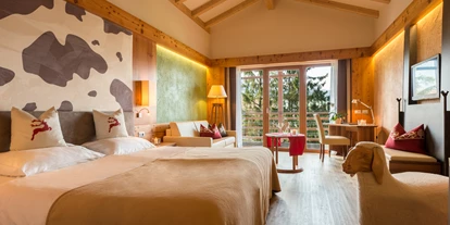 Golfurlaub - Fahrstuhl - Naturzimmer "Eiche" mit Balkon und Bergblick -  Hotel Emmy-five elements