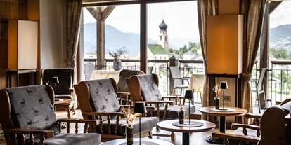 Golfurlaub - Fahrstuhl - Unsere Hotelbar mit Panoramablick -  Hotel Emmy-five elements