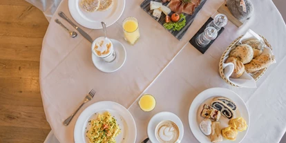 Golfurlaub - Fahrstuhl - Frückstück im Emmy -  Hotel Emmy-five elements