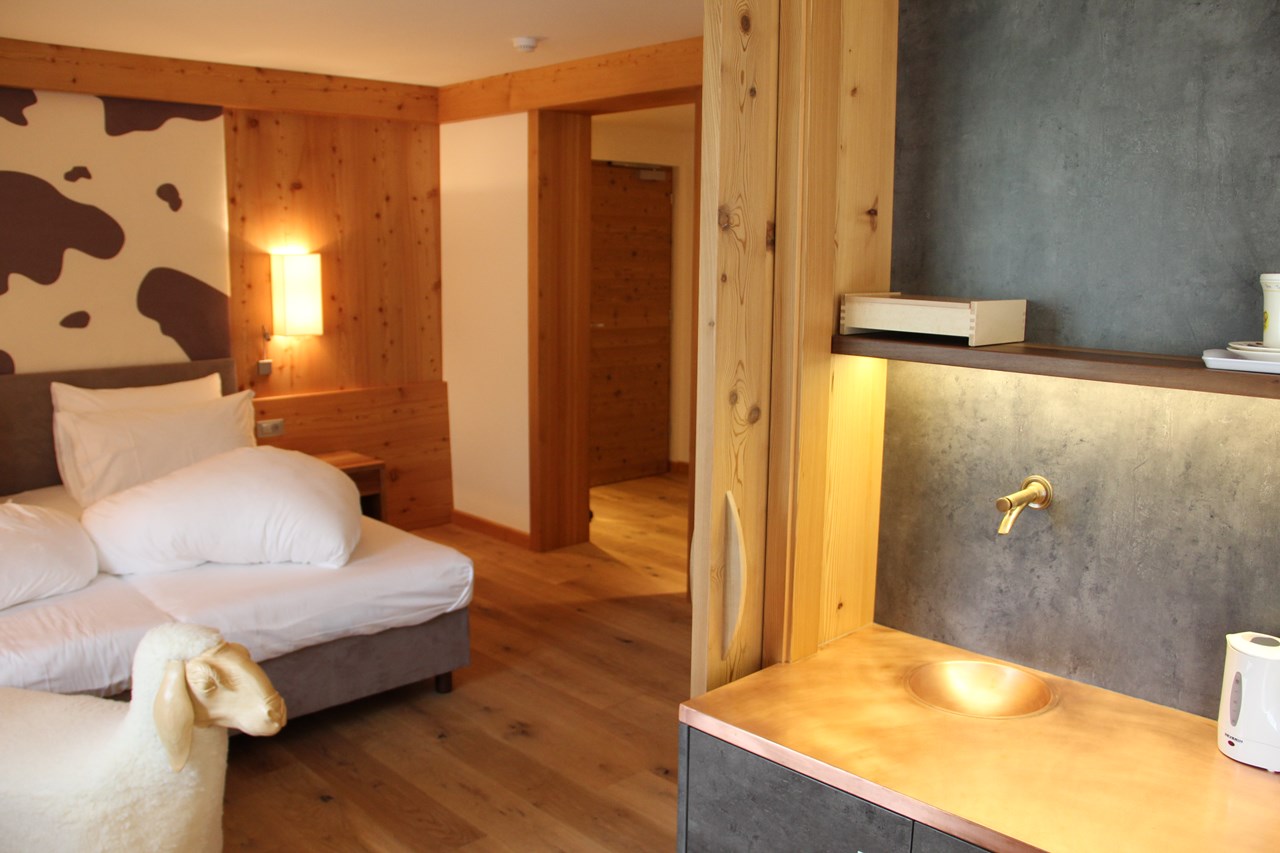  Hotel Emmy-five elements Zimmerkategorien Suite "Stria" mit Balkon und Bergblick