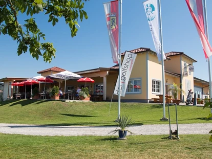 Golfurlaub - Bad und WC getrennt - Clubhaus Römergolf 27 Lochanlage - Römergolflodge