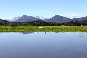 Golfhotel: Traumblick vom Golfplatz mit
Alpenpanorama. - Römergolflodge