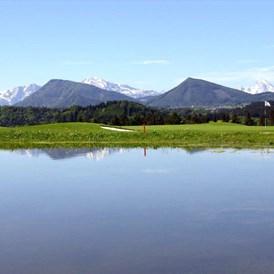 Golfhotel: Traumblick vom Golfplatz mit
Alpenpanorama. - Römergolflodge