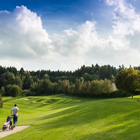 Golfhotel: Uttlau Golf Course
ca. 10 Minuten entfernt, hügelig, anspruchsvoll - Gutshof Penning