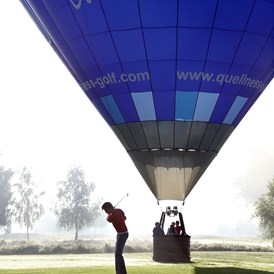Golfhotel: Unser Heißluftballon beim landen auf dem Beckenbauer Course - Gutshof Penning