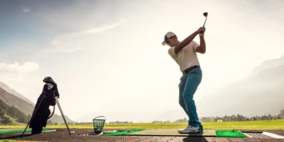 Golfurlaub - Sauna - 4-Loch.Golfplatz mit Pitch & Putt-Anlage inkl. Driving Range - Parkhotel Margna