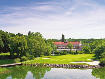 Hotel Landhaus Moserhof Golfeinrichtungen im Detail Colony Club Gutenhof - Clubhaus