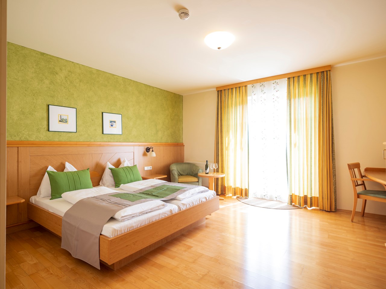 Hotel Neustifter Zimmerkategorien Klassik Zimmer: klassisch, fruchtig, typisch