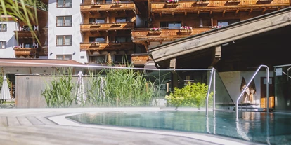 Golfurlaub - Sauna - Außenansicht mit Whirlpool - ALL INCLUSIVE Hotel DIE SONNE****s