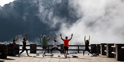 Golfurlaub - PLZ 6707 (Österreich) - Yoga auf der Sonnenterrasse - Hotel Goldener Berg