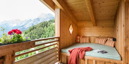 Golfurlaub - Bad und WC getrennt - Kuschelecke in der Lichtblick Suite, Alpenwelt Kuschelsuite und Schalbennest Suite - Inntalerhof - DAS Panoramahotel