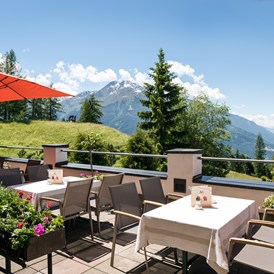 Golfhotel: Panorama Terrasse mit Blick in das obere Inntal - Inntalerhof - DAS Panoramahotel