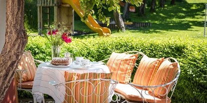 Golfurlaub - Bad und WC getrennt - Terrasse Landhaus Familienappartement mit direktem Zugang zum Garten - Inntalerhof - DAS Panoramahotel