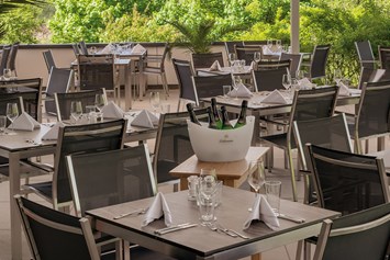 Golfhotel: Restaurant Terrasse - Hotel SONNENGUT Gmbh & Co.KG
