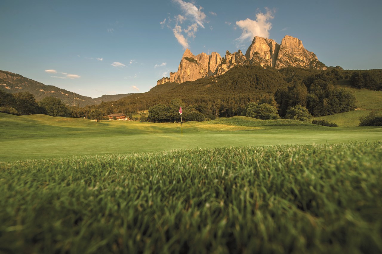 Golfhotel Sonne Golfeinrichtungen im Detail Golfclub St. Vigil - Seis