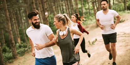 Golfurlaub - Fahrstuhl - AVIVA make friends