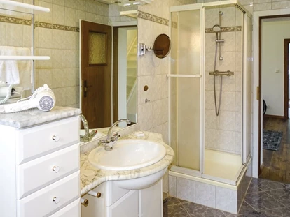 Golfurlaub - Bad und WC getrennt - Ferienhaus Yvonne - Bernsteinschloss Wendorf