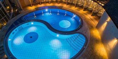 Golfurlaub - Fahrstuhl - Yin-Yang Pool - Posthotel Achenkirch