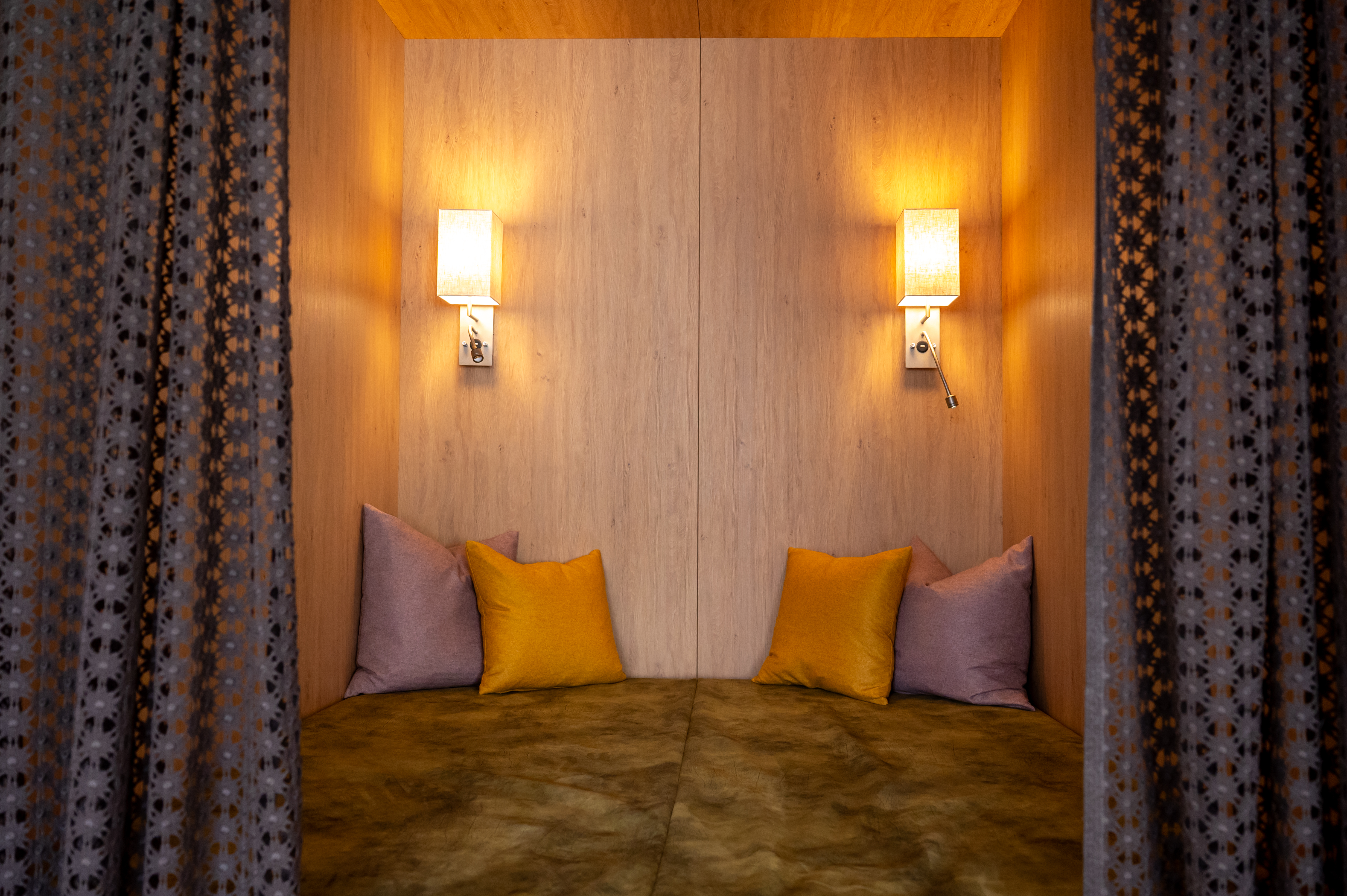 Golfhotel: Liegenischen im Ruheraum Garten - Hotel DER HECHL