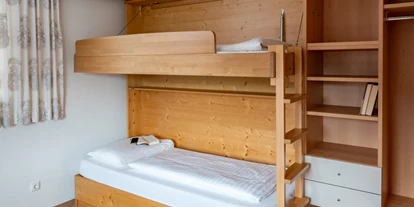 Golfurlaub - Sauna - Familienzimmer Wohnzimmer als Stockbetten - Hotel DER HECHL