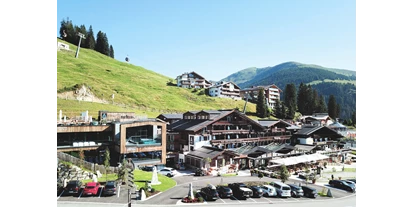 Golfurlaub - Sauna - Hotel Außenansicht - Sommer - My Alpenwelt Resort****S